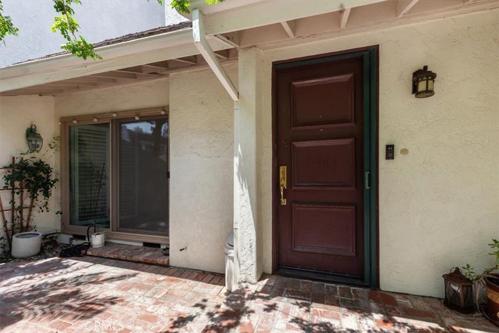 Photo of 6227 Randi Ave, Woodland Hills, CA 91367 (MLS # SB26138324)