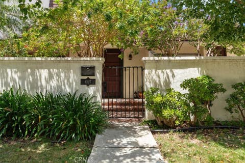 Photo of 6227 Randi Ave, Woodland Hills, CA 91367 (MLS # SB26138324)