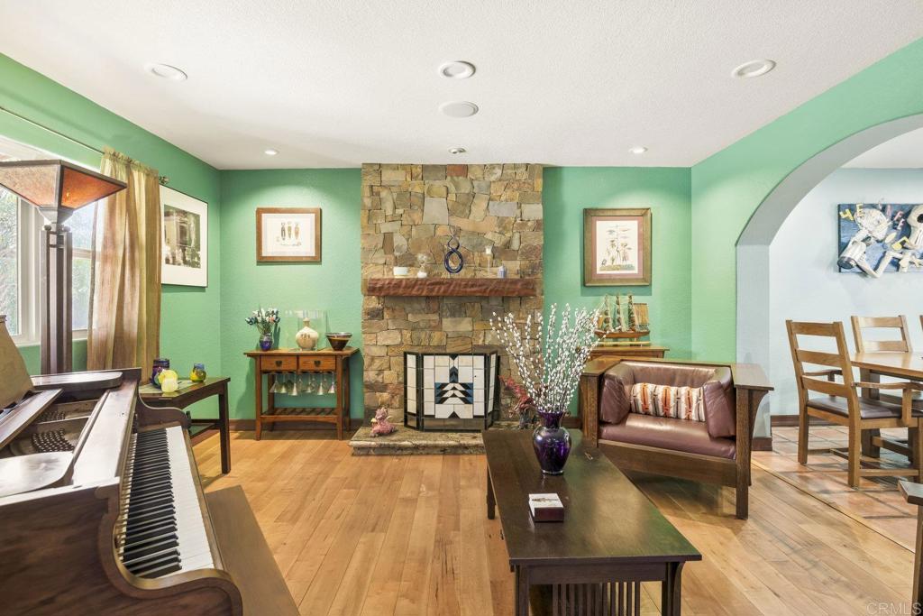 Properties 4 2983 Murat Street