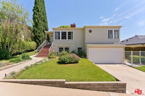 Photo of 5506 Summerhill Drive, Los Angeles, CA 90043 (MLS # 26799675)