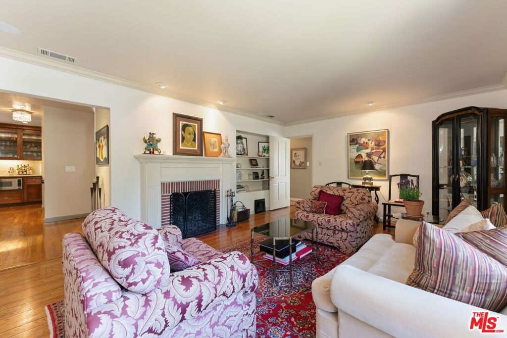 Photo of 5506 Summerhill Drive, Los Angeles, CA 90043 (MLS # 26799675)