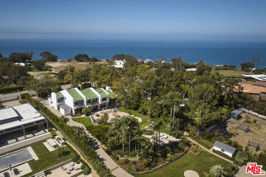 Photo of 29417 Bluewater Road, Malibu, CA 90265 (MLS # 26866681)