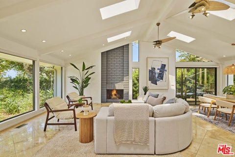 Photo of 29417 Bluewater Road, Malibu, CA 90265 (MLS # 26866681)