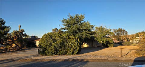 Photo of 7801 Condalia AVE, Yucca Valley, CA 92284 (MLS # JT26144706)
