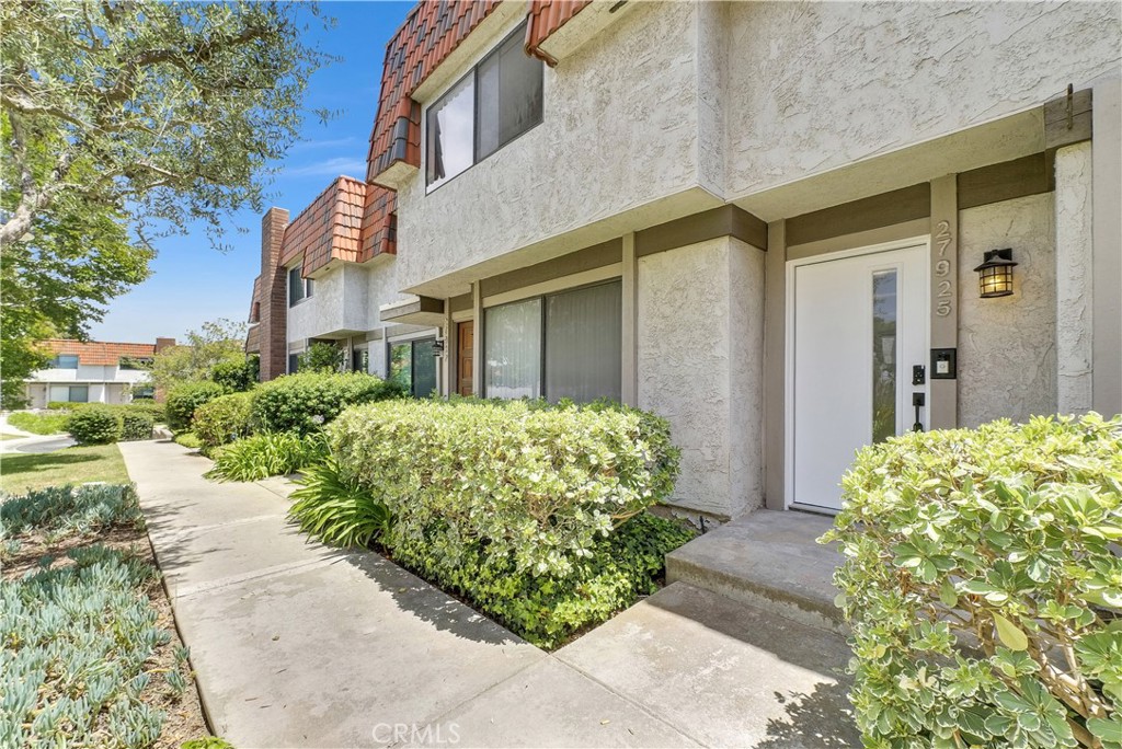 27925 Ridgebluff Court
