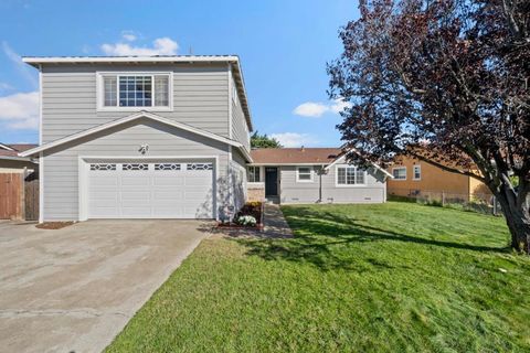 Photo of 1434 Sunshadow Lane, San Jose, CA 95127 (MLS # ML82027299)