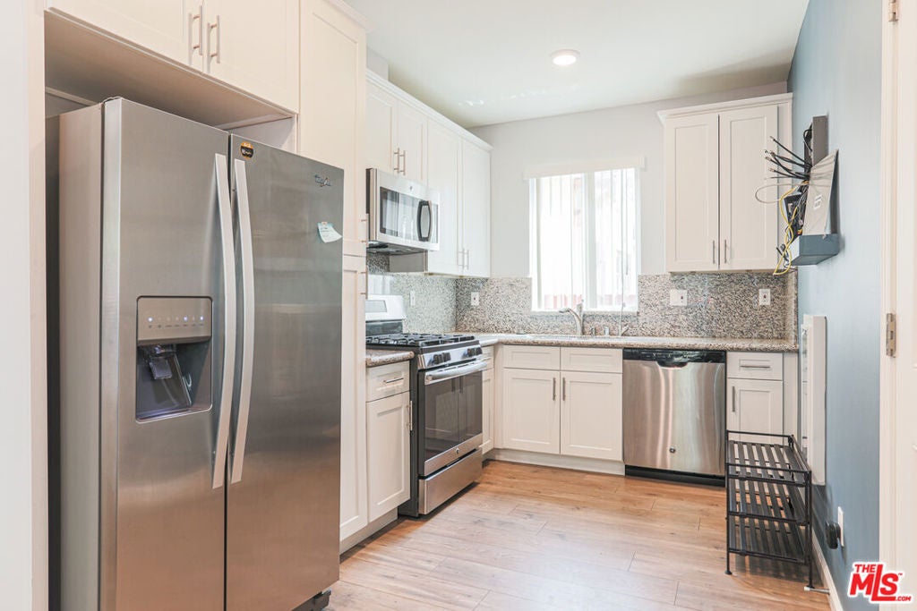 1259 W 36th Place