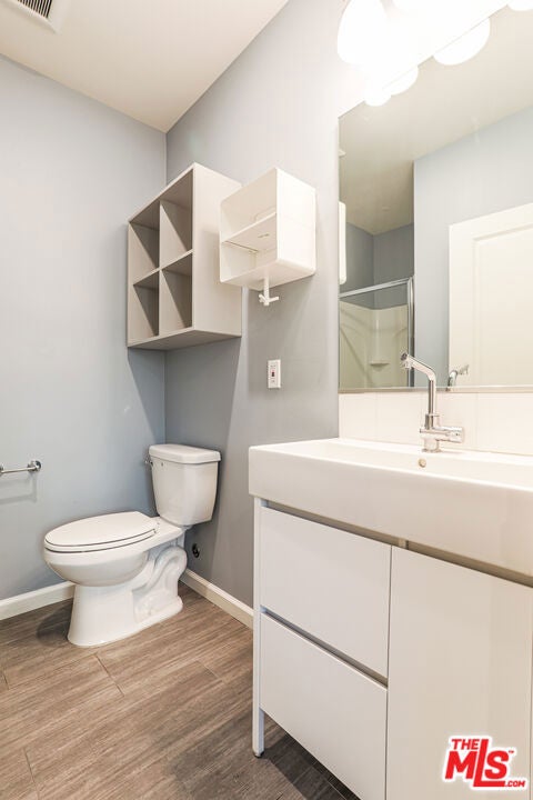 1259 W 36th Place