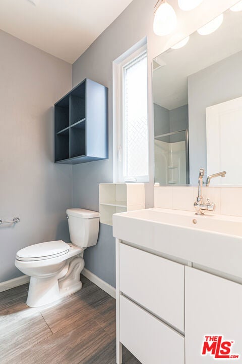 1259 W 36th Place