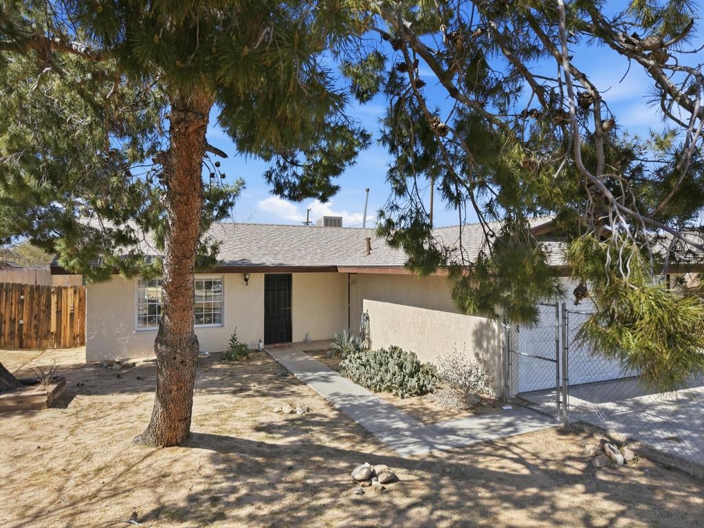 7526 Apache Trail