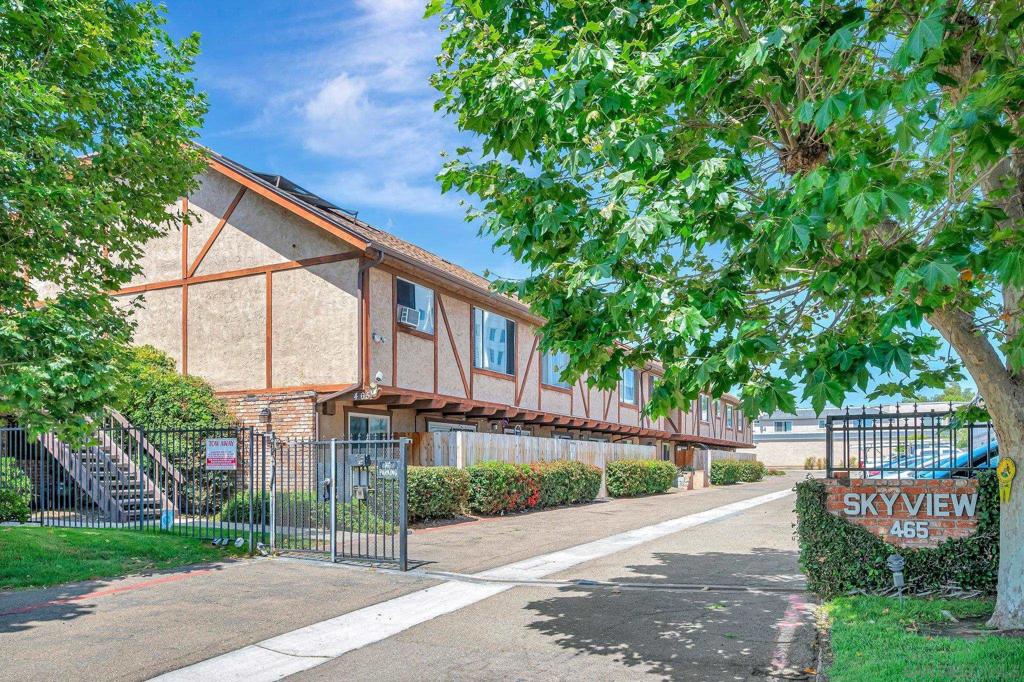 465 Fourth Ave 17