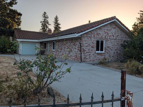 Photo of 290 N Rengstorff Avenue, Mountain View, CA 94043 (MLS # ML82064560)