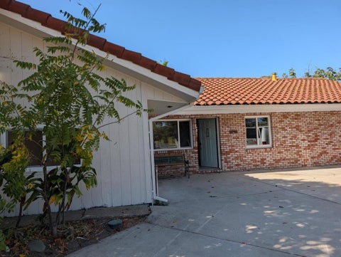 Photo of 290 N Rengstorff Avenue, Mountain View, CA 94043 (MLS # ML82064560)