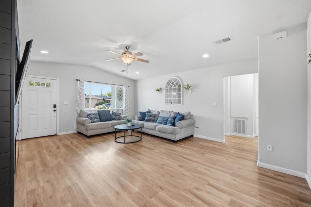 690 El Cerrito Way