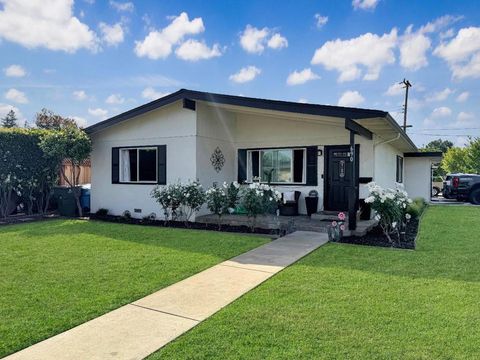 Photo of 690 El Cerrito Way, Gilroy, CA 95020 (MLS # ML82044012)