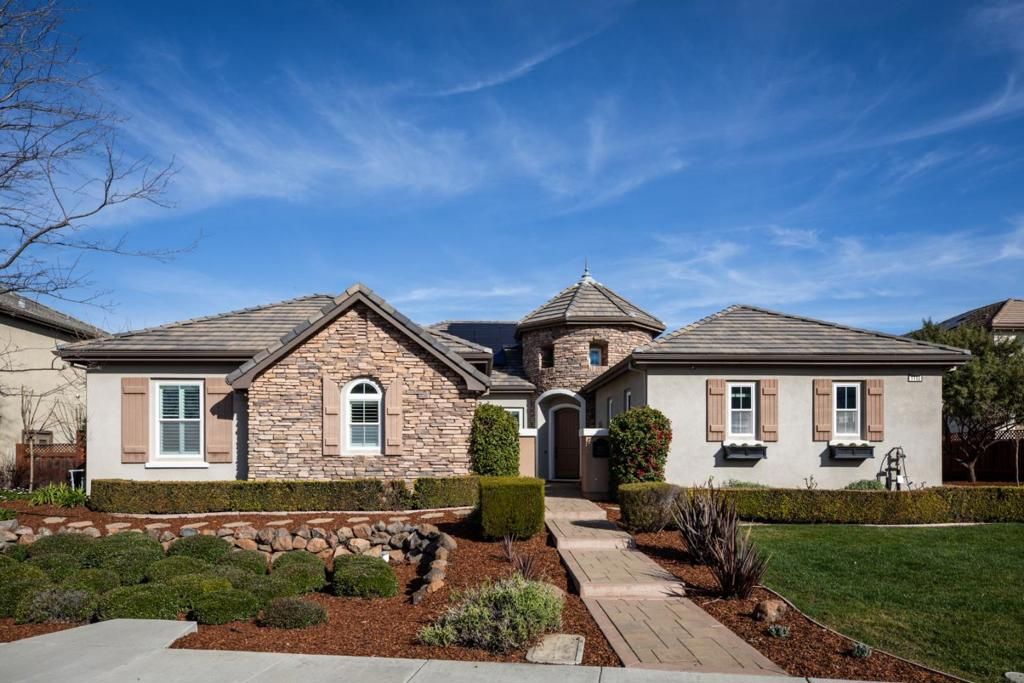 Photo of 1112 Finch Place, Pleasanton, CA 94566 (MLS # ML82032105)