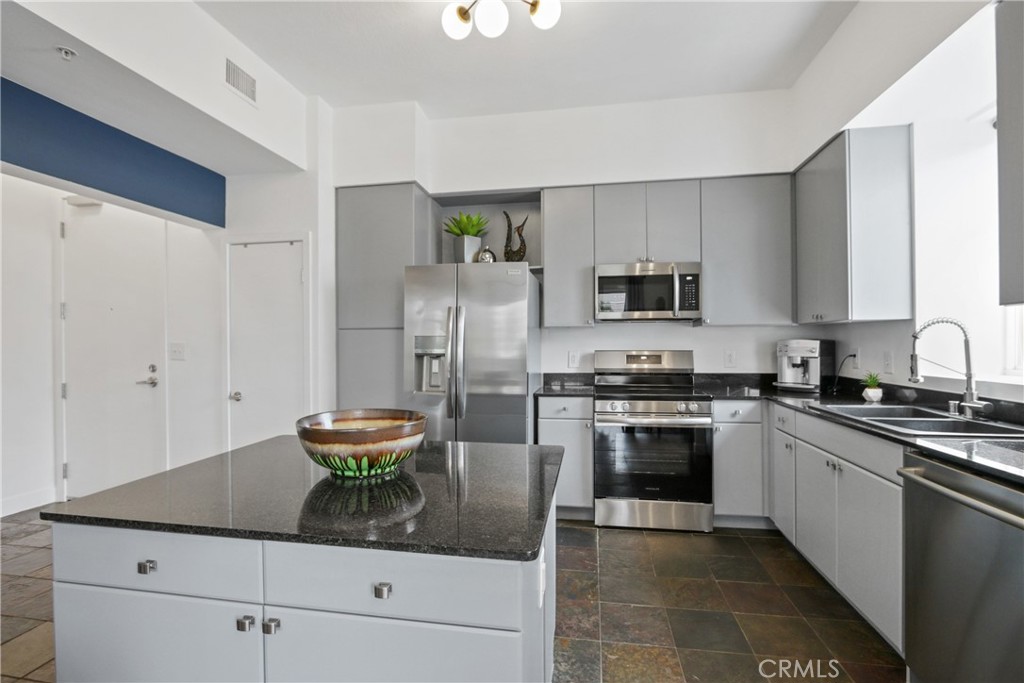 388 E Ocean Boulevard 614