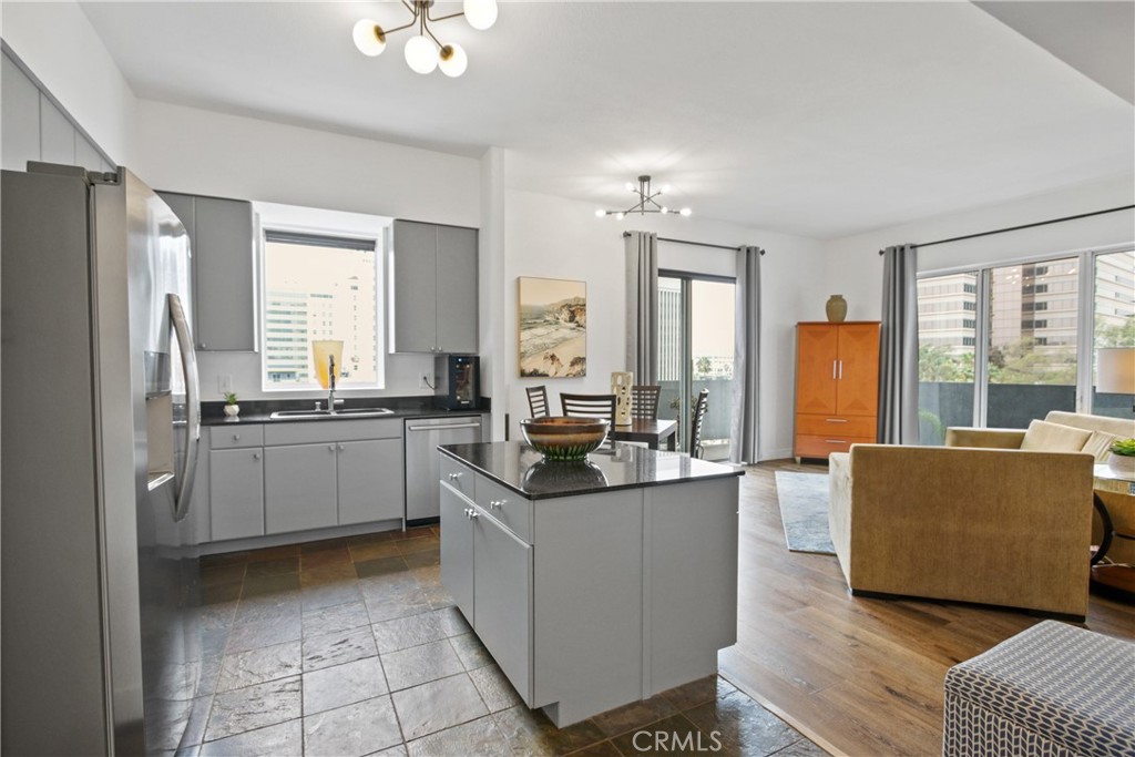 388 E Ocean Boulevard 614