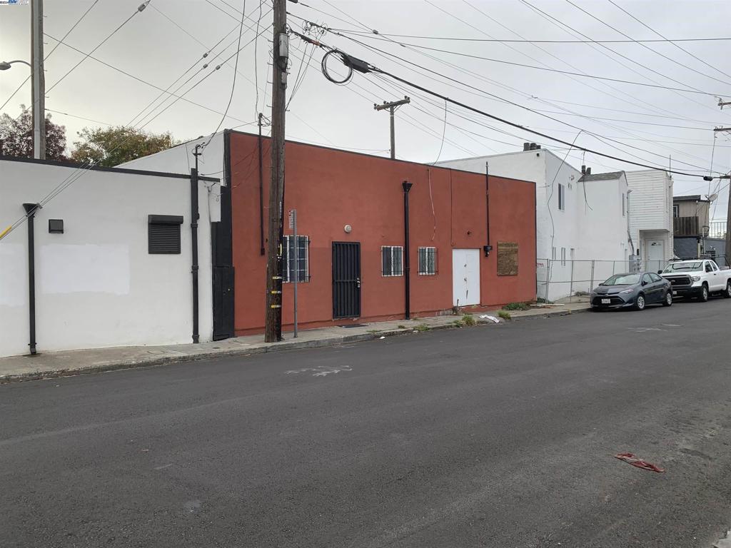 EAST OAKLAND - Residential Income