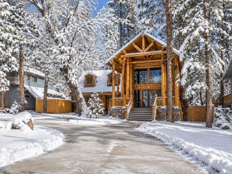 Photo of 792 Golden West DR, Big Bear Lake, CA 92315 (MLS # CV26149966)