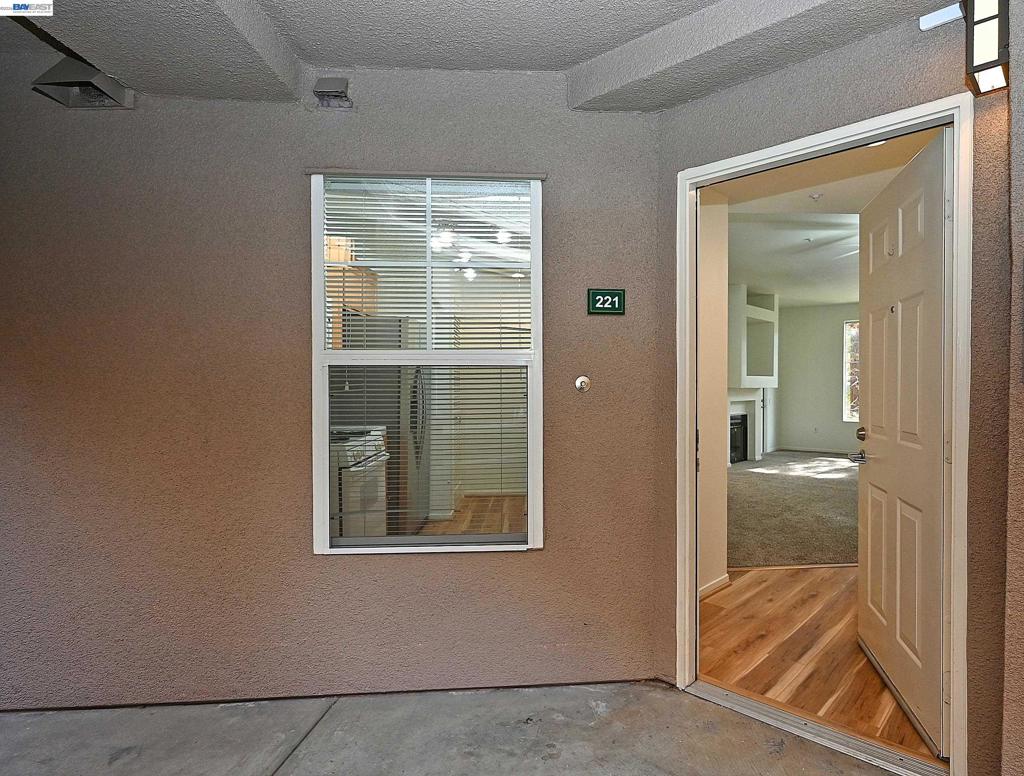 280 Caldecott Ln 221