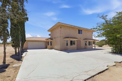 Photo of 8173 Bandicoot Trail, Hesperia, CA 92344 (MLS # HD26181174)