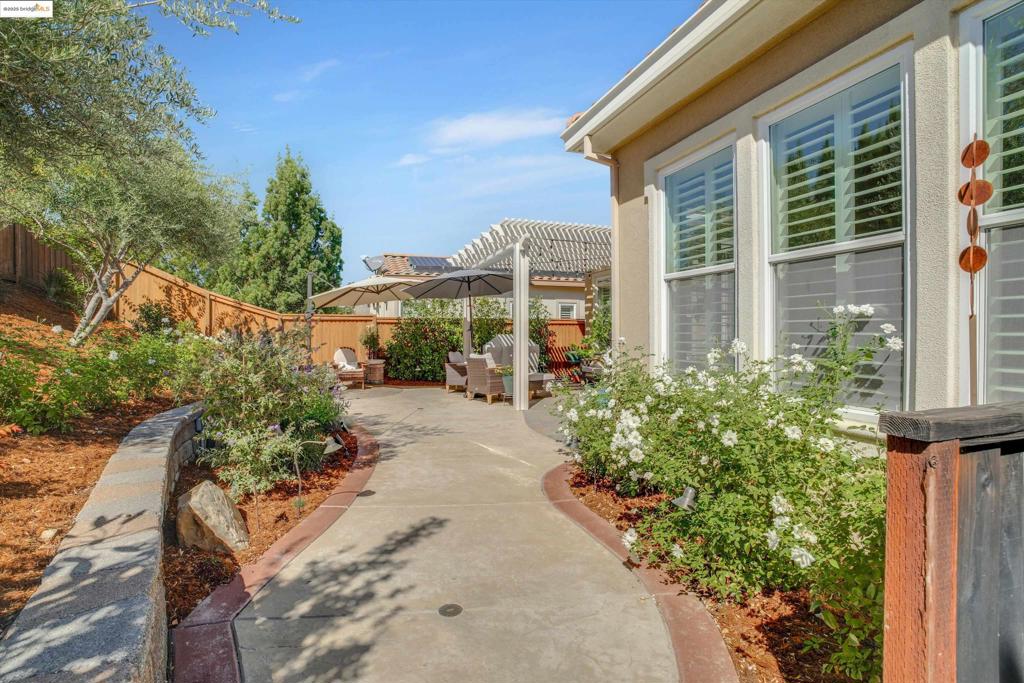 TRILOGY VINEYARDS - Residential