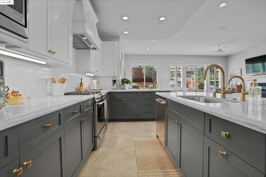 TRILOGY VINEYARDS - Residential