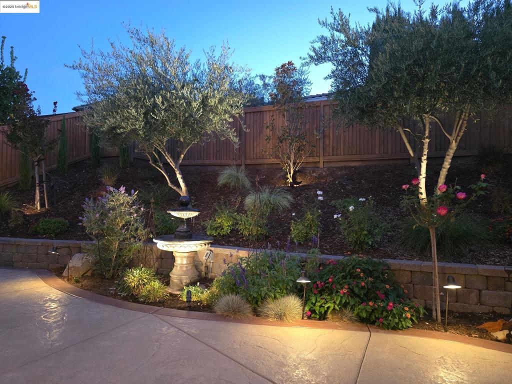 TRILOGY VINEYARDS - Residential