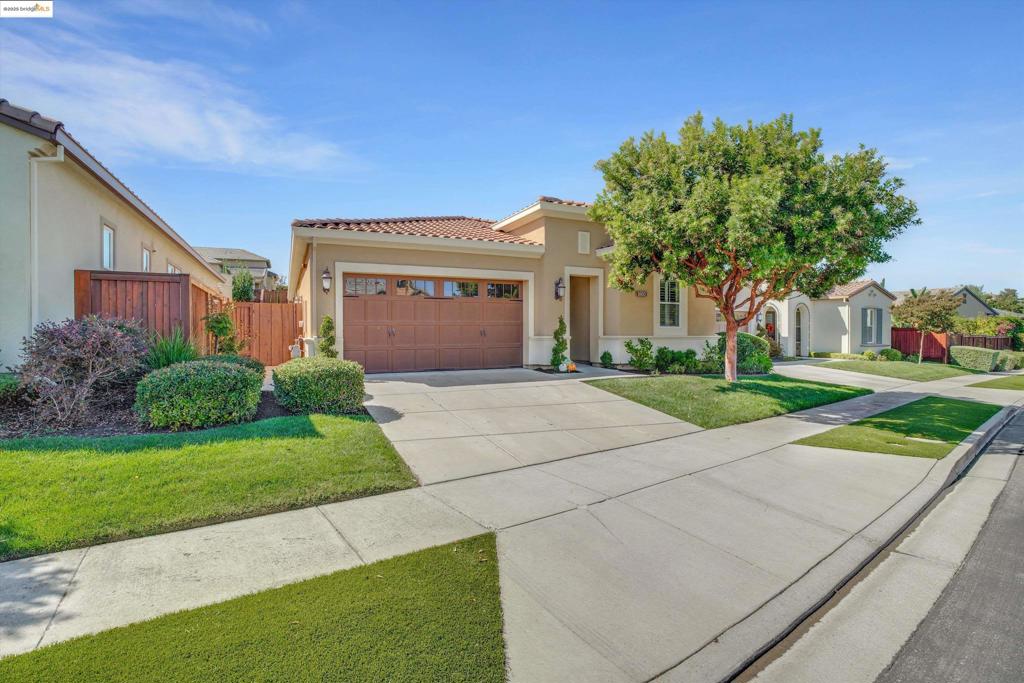 TRILOGY VINEYARDS - Residential