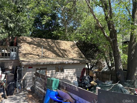 Photo of 519 Acacia Dr, Crestline, CA 92325 (MLS # IV26089675)