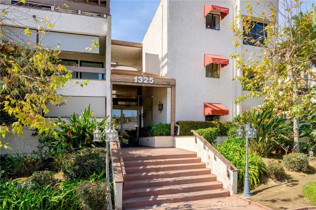 Photo of 1325 Valley View Road #105, Glendale, CA 91202 (MLS # GD26216231)