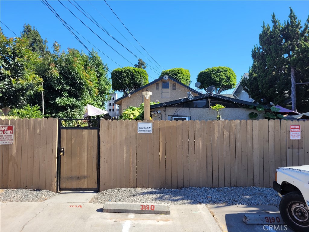319 E Commonwealth