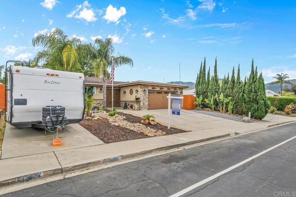 8409 Carlton Oaks Dr