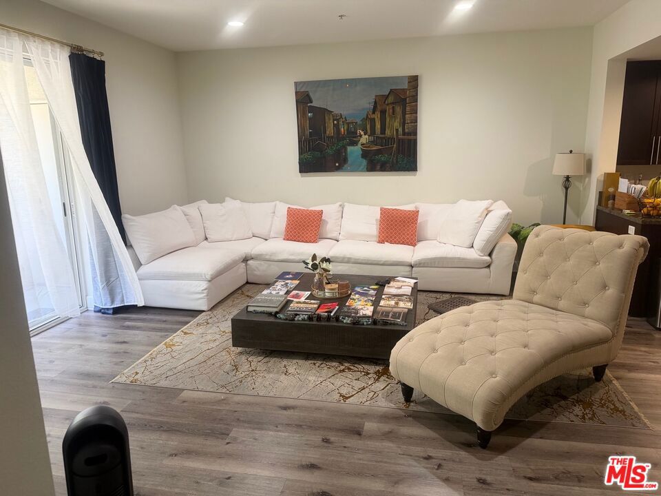 300 E 4th Street 208