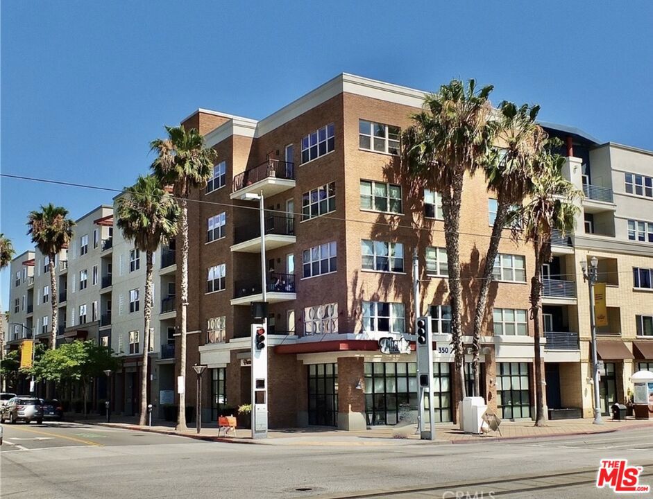 300 E 4th Street