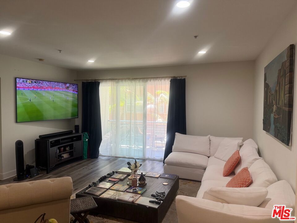 300 E 4th Street 208