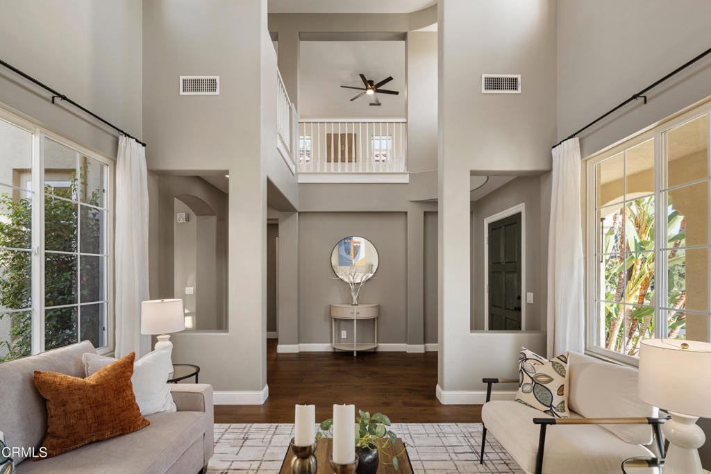 813 W Gabrielino Court