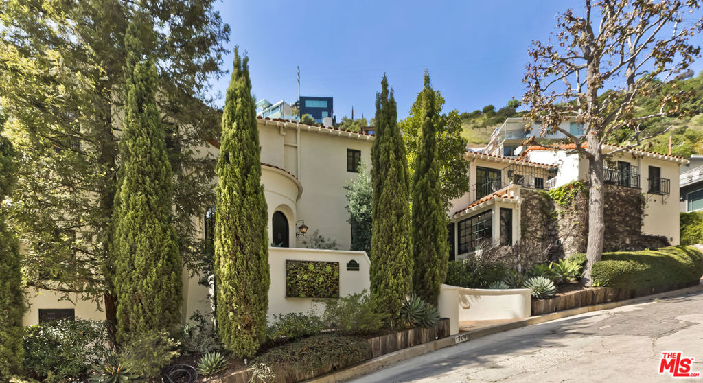 1701 Queens Court