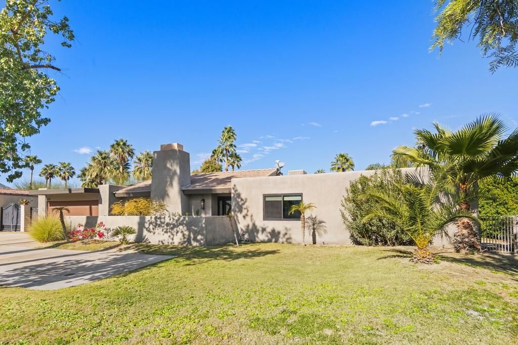 Photo of 1056 E Vista Chino, Palm Springs, CA 92262 (MLS # 219141350DA)