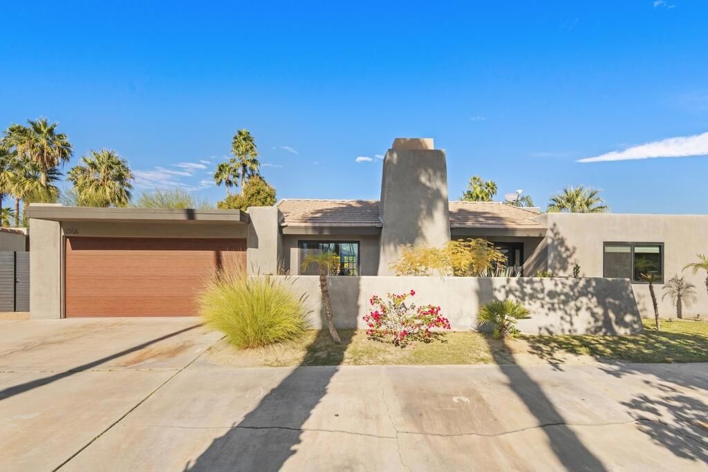Photo of 1056 E Vista Chino, Palm Springs, CA 92262 (MLS # 219141350DA)