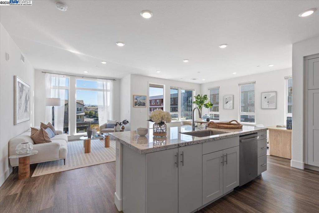 5925 Charlotte Dr 334