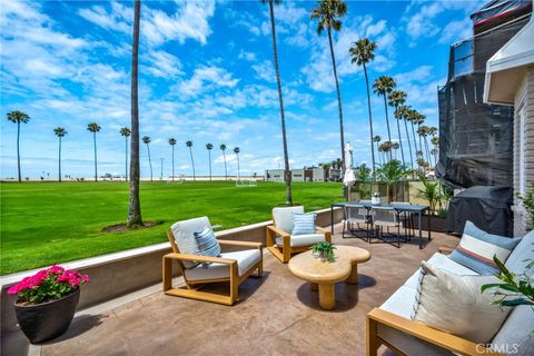 Photo of 920 E Oceanfront, Newport Beach, CA 92661 (MLS # NP26114901)