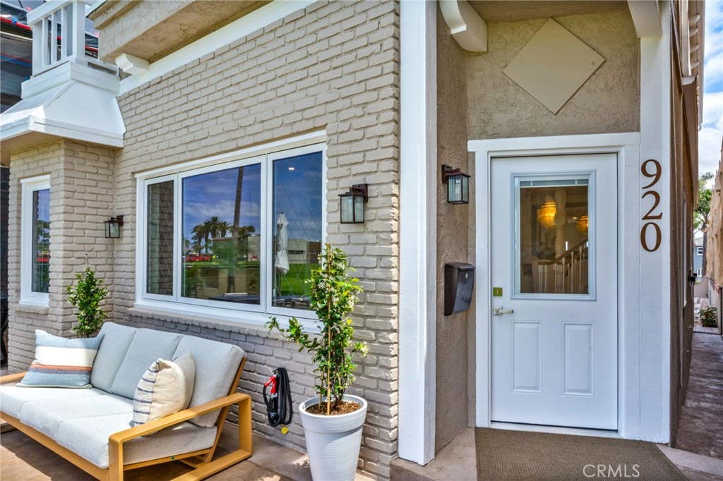 Photo of 920 E Oceanfront, Newport Beach, CA 92661 (MLS # NP26114901)