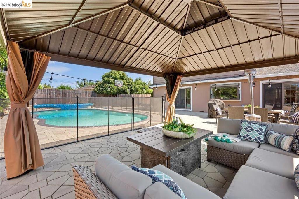 5179 5179 Paul Scarlet DR