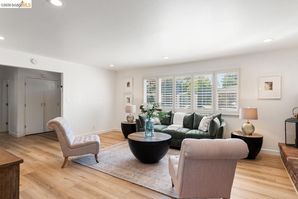 5179 5179 Paul Scarlet DR