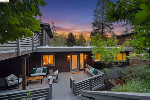 Photo of 6476 Valley View Rd. Rd, Oakland, CA 94611 (MLS # 41127891)