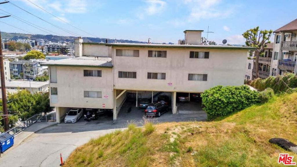 Properties 3 3219 Overland Avenue