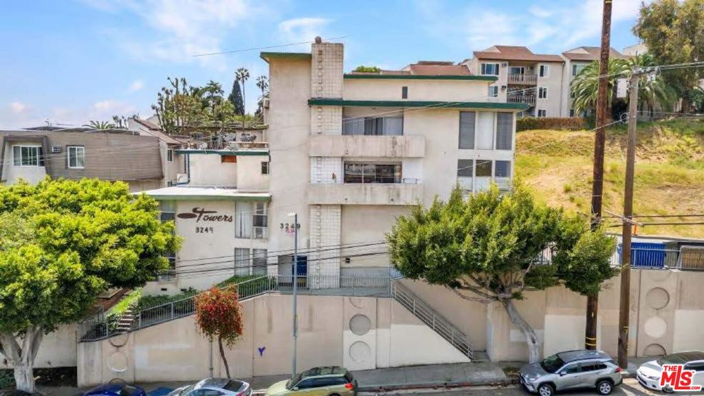 Properties 2 3219 Overland Avenue