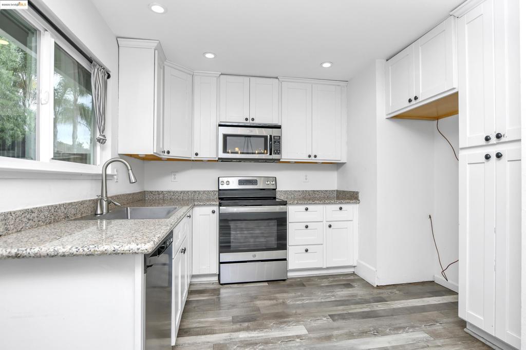 OAKLEY - Residential